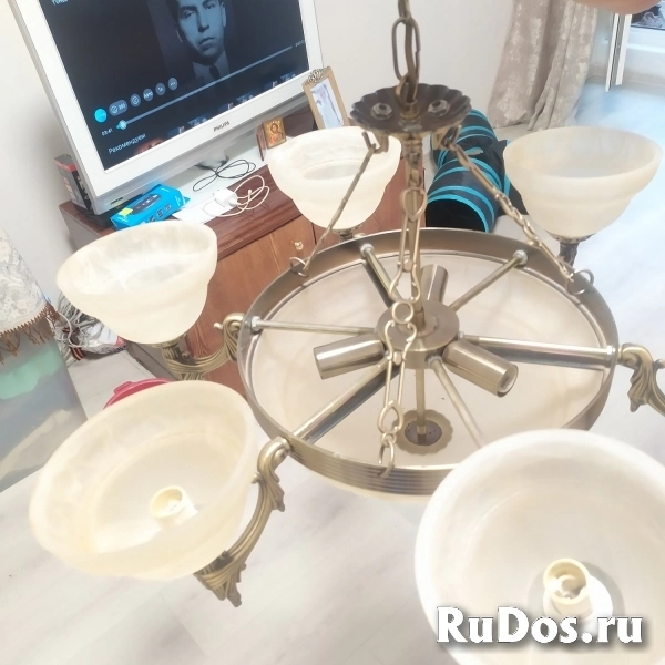 Продаётся красивая люстра для освещения большой комнаты фотка