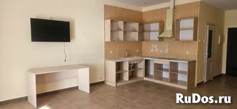 Апартаменты с кухней и балконом в коттеджном доме фотка