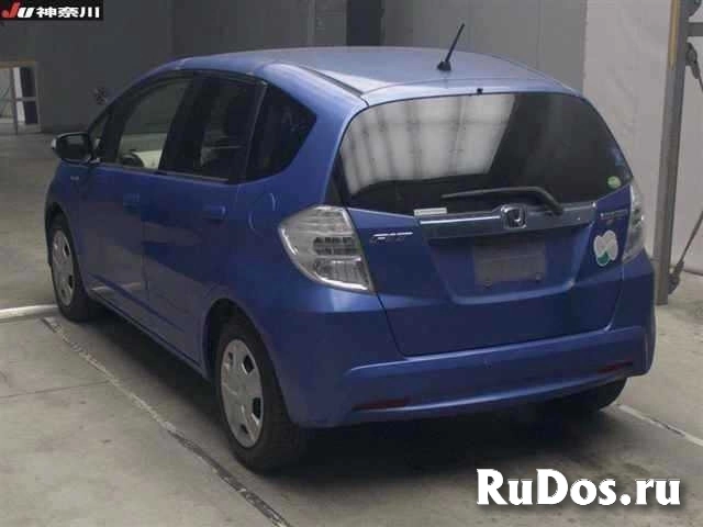 Хэтчбек гибрид Honda Fit Hybrid кузов GP1 модификация Hybrid Smart Selection фотка