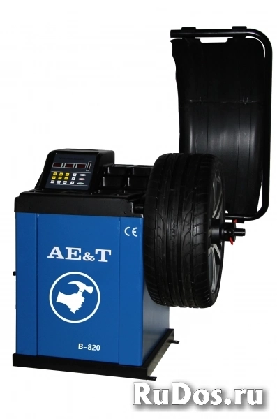AET Балансировочный станок B-820 AET для колес легковых автомобилей 220В 254-610 мм (10-24”) 65 960 мм (38”) 36 40-510 мм (1,5-20”) 200 960х760х1160мм 200 Вт легковой фото