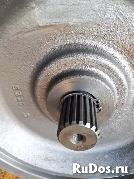 Вал гидромотора поворота Hitachi 0365404 фотка