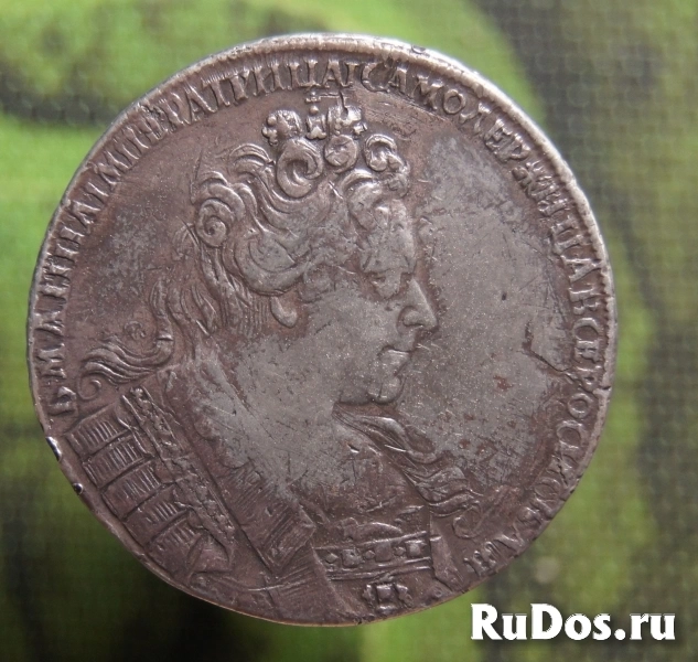 Продам рубль 1731 года Брошь на груди фотка