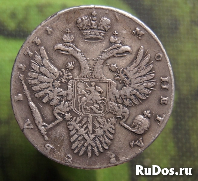 Продам рубль 1731 года Брошь на груди фото