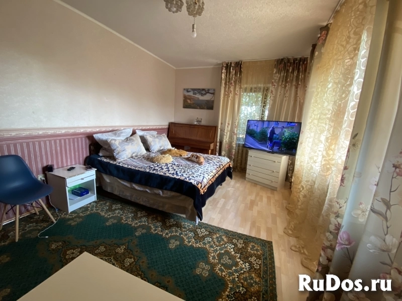 Добротный дом в черте города изображение 7