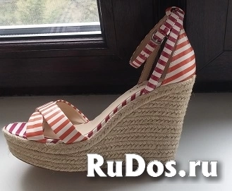 NINE WEST босоножки, размер 36 ,ремешок на щиколотке, скругленный носок, танкетка. Состояние новые . Цена  3000  .Nine West фото