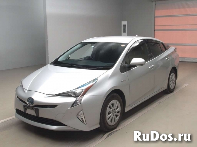 Лифтбек гибрид Toyota Prius кузов ZVW55 модификация S Safety Plus фото