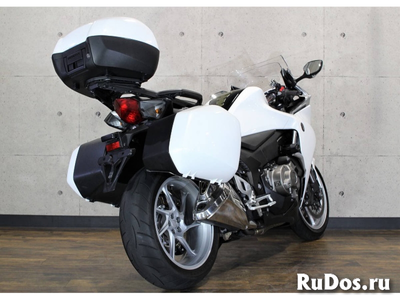 Мотоцикл Honda VFR1200F DCT рама SC63 модификация спорт-турист фотка