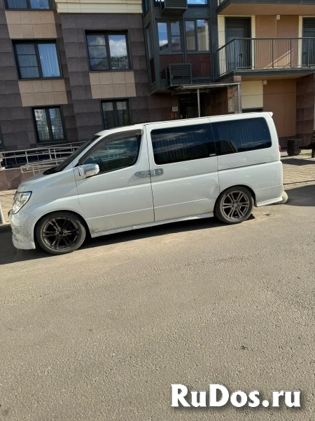 Автомобиль Nissan Elgrand E51 3.5l 4WD фото