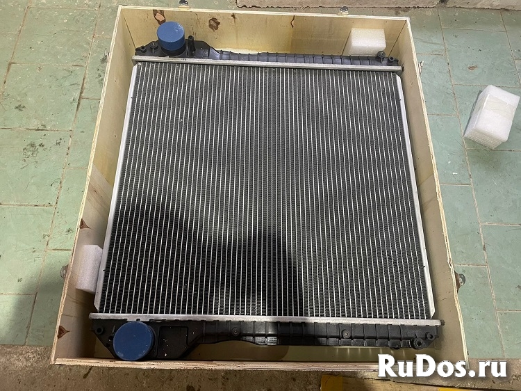 Радиатор охлаждения водяной 17224502 Volvo фото