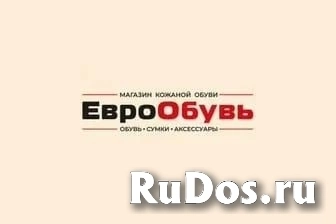 Продавец-консультант в магазин брендовой обуви фото