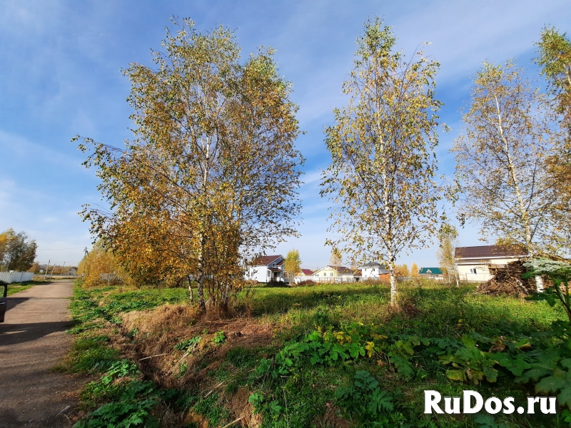 Участок в жилом поселке, рядом с водохранилищем. фотка