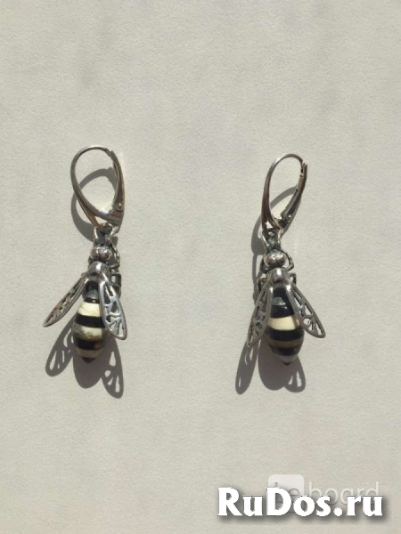 Серьги пчела бижутерия украшение металл под золото камни натураль фото
