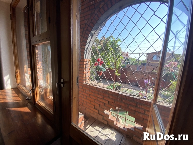 Добротный дом в черте города изображение 9