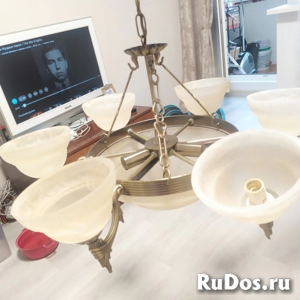 Продаётся красивая люстра для освещения большой комнаты изображение 3