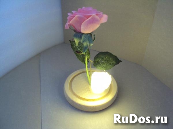 Роза с подсветкой в колбе изображение 6