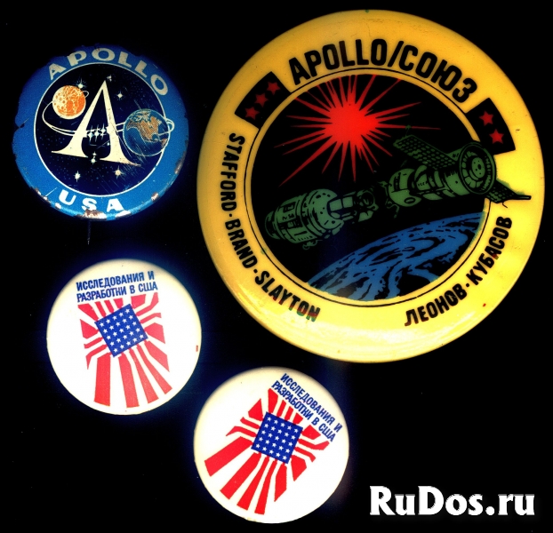 Значки Apollo-Cоюз фото