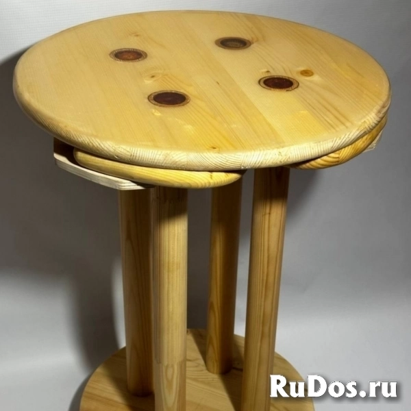 Стол журнальный круглый из массива фотка