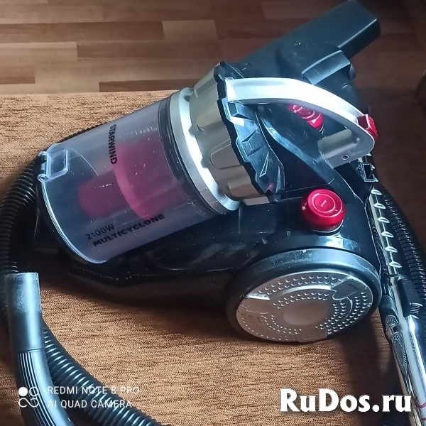 1.	Продам ,б/у пылесос Starwind 2100 w ,модель SCM 4410,контейнер,сухая,2 года, стоимость 3500 рублей. фото