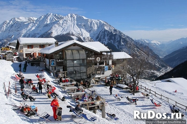 Летнее катание на горных лыжах фрирайдерам - курорт Курмайор в Ит фото