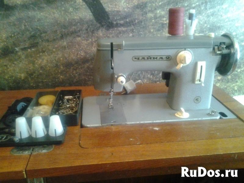 Швейная машина «Чайка 2» с электроприводом и тумбой фотка