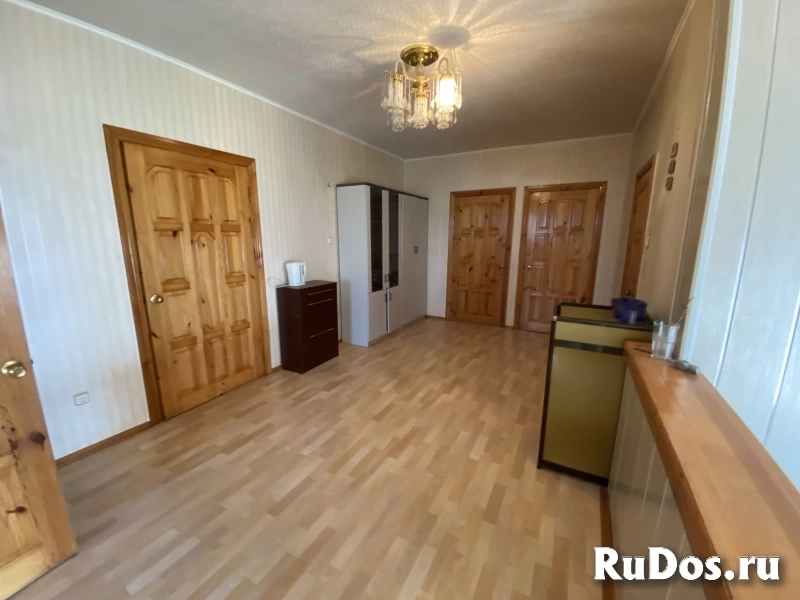 Добротный дом в черте города изображение 11