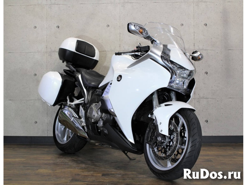 Мотоцикл Honda VFR1200F DCT рама SC63 модификация спорт-турист фото