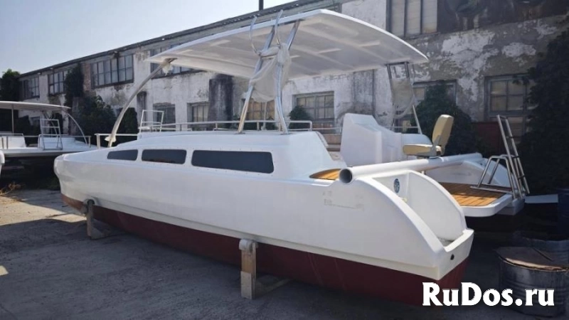 Катамаран Кайман-800 белый. С окошками изображение 4