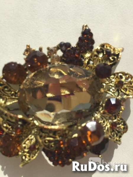 Брошь бижутерия стразы сваровски swarovski кристаллы украшен изображение 3