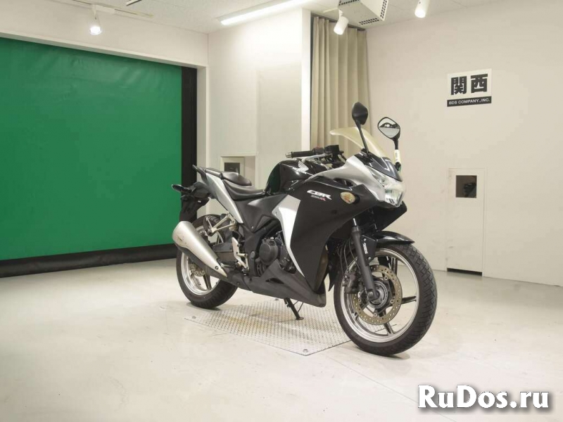 Мотоцикл спортбайк Honda CBR250R A рама MC41 модификация A спорт изображение 3