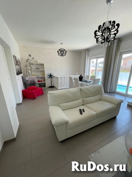 Вилла для отдыха на морском курорте Анцио в Италии фотка