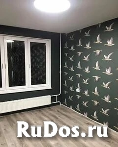 Поклейка обоев ремонт квартир изображение 3