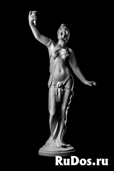 Декор из стекловолокна DECORUS ST-001 Девушка с факелом фото