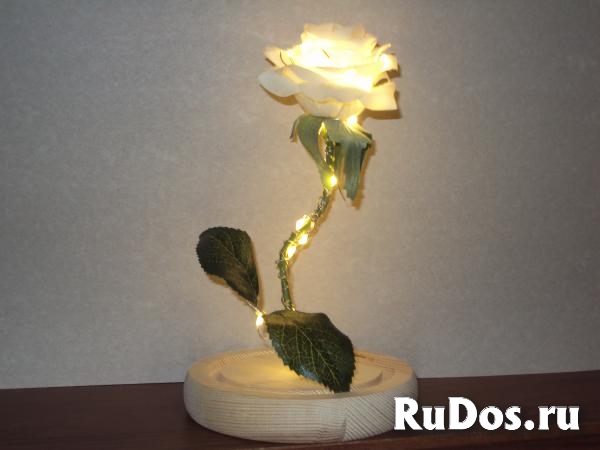 Роза с подсветкой в колбе изображение 4