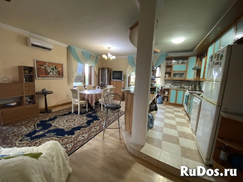 Добротный дом в черте города изображение 4