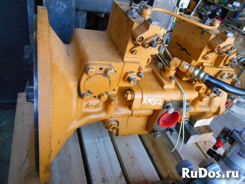 Насос Komatsu (Комацу) 708-25-01064 фото