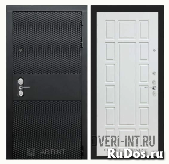 Входная дверь LABIRINT BLACK 12 - Белое дерево фото