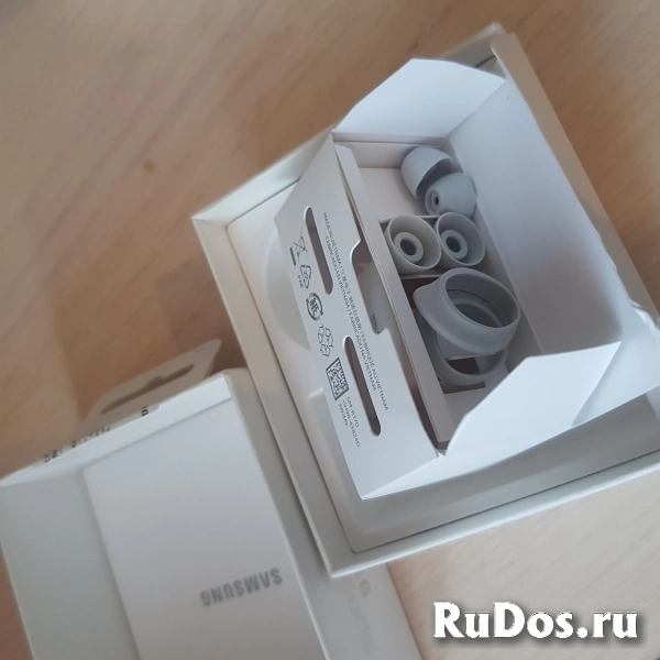 Наушники  Samsung  buds изображение 4