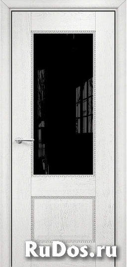 Дверь Оникс Коллекция Классика модель Александрия 2 Цвет:эмаль белая с патиной серебро Остекление:Триплекс чёрный фото