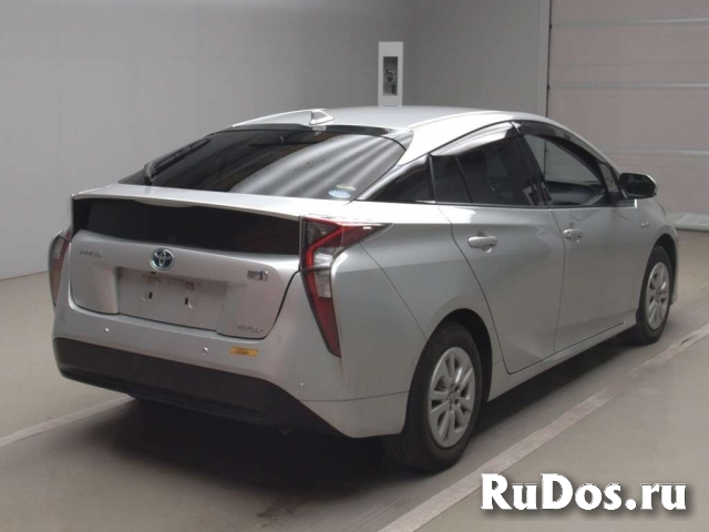 Лифтбек гибрид Toyota Prius кузов ZVW55 модификация S Safety Plus фотка