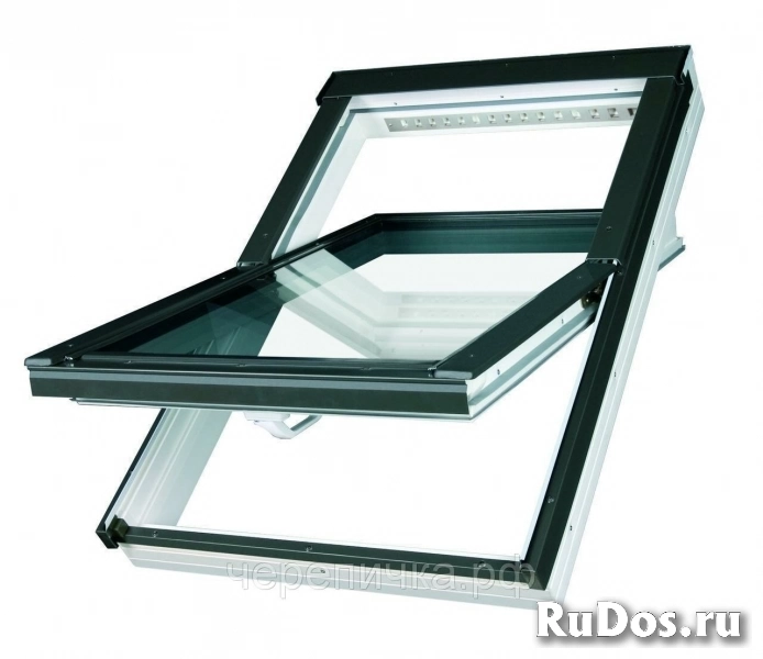 Мансардное окно Fakro PTP U4 PROFI ПВХ двухкамерным стеклопакетом (66*140) фото