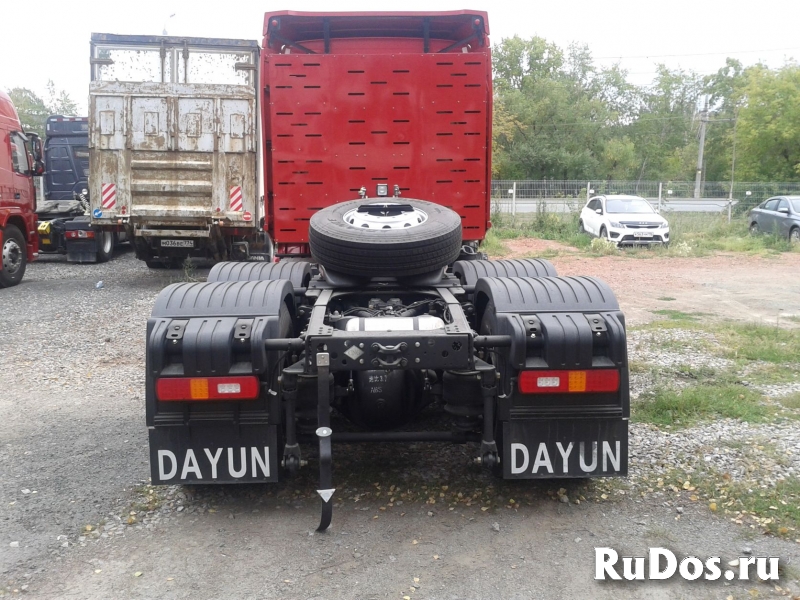 Седельный тягач DAYUN CGC4250, CNG, 6х4, Euro V, подвеска рессора изображение 4