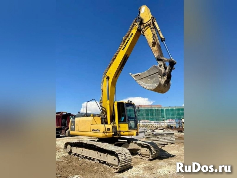 Гусеничный экскаватор Komatsu 210, линии, кондей изображение 3