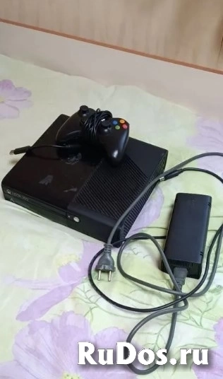 Игровая приставка. XBox 360. фото