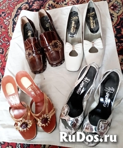 Четыре пары женской летней обуви фото