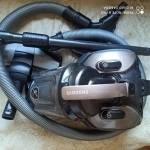 Пылесос самсунг 2100 ват модель VC21K5170HG ,контейнер,сухая,управление на ручке,2 года в  хорошем сотоянии, картинка из объявления