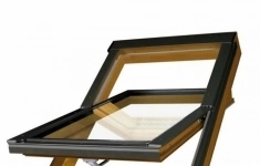 Мансардное окно Fakro PTP-V/GO U3 PROFI ПВХ quot;золотой дубquot; с вентклапаном (94*118) картинка из объявления