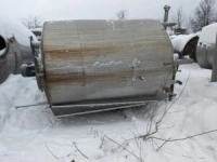 Емкость нержавеющая, объем — 4,75 куб.м, вертикальная, мешалка, и картинка из объявления