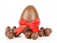 Фасовщица шоколадных яиц с проживанием и авансами картинка из объявления