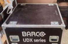 Проектор BARCO UDX 4K40 с объективом BARCO TLD + ULTRA LENS WUXGA картинка из объявления