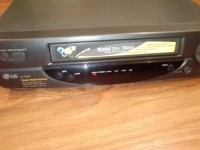 Видеомагнитофон LG AL182W и кассеты б.у картинка из объявления